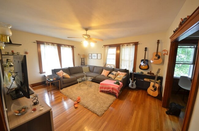 Building Photo - Very nice 3 bed 1 bath in Brighton.... SEPT 1ST MOVE IN