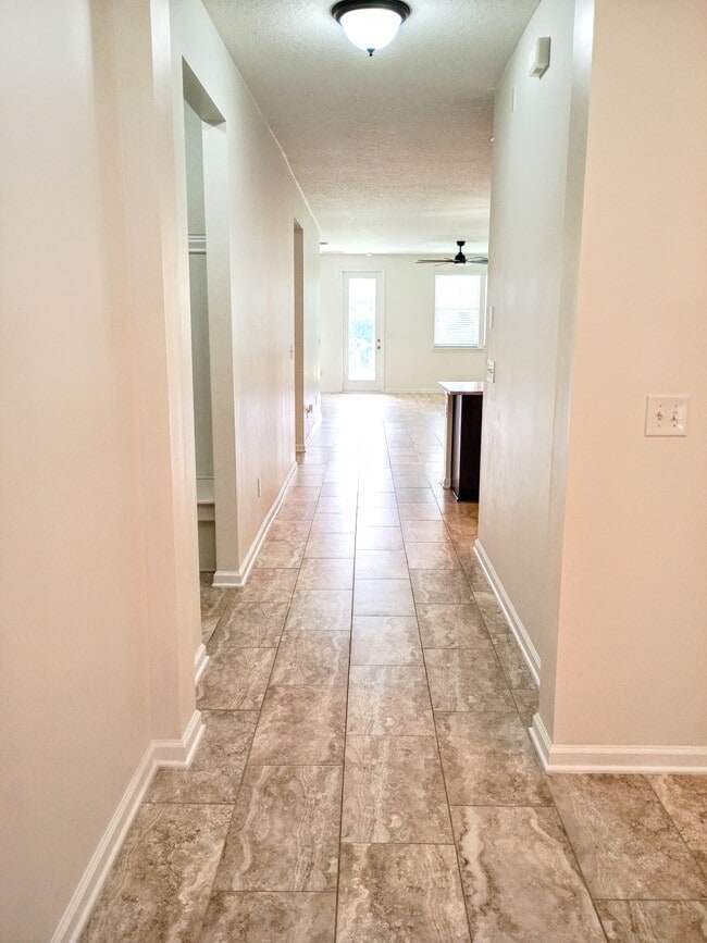 Photo - 112 Goldenrod Lake Dr