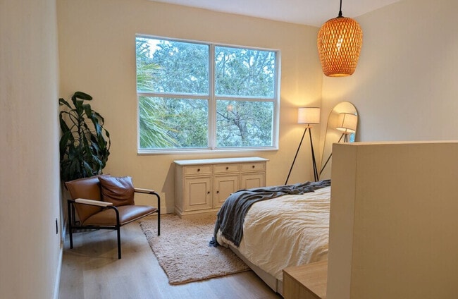 Building Photo - 900 16th St Unit 302