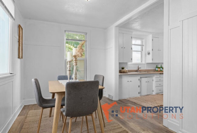 Photo - 2263 S Green St