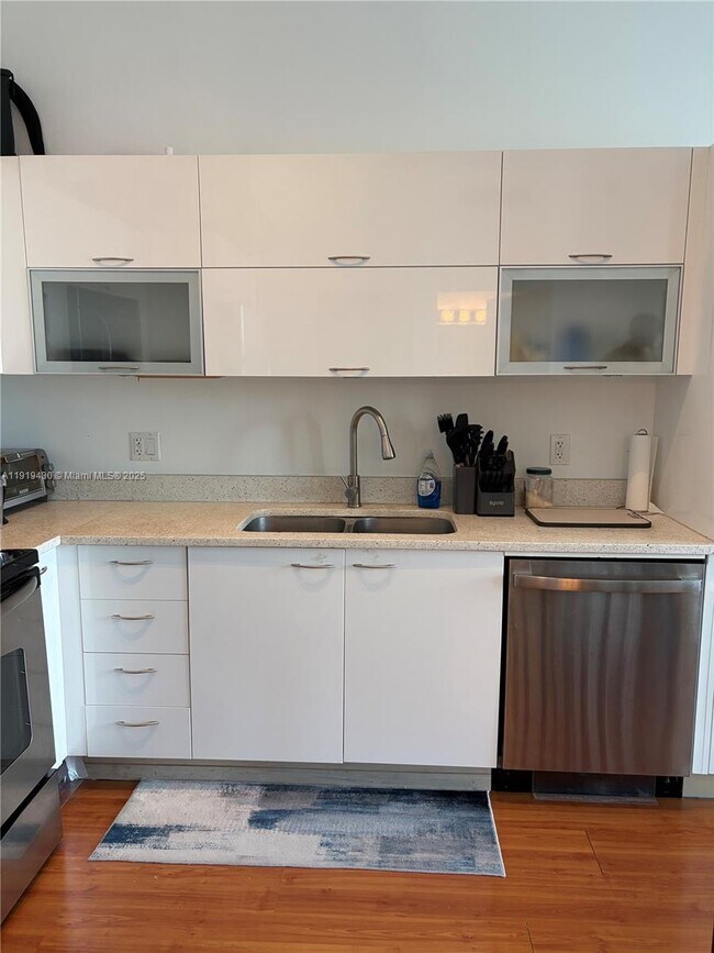 Photo - 133 NE 2nd Ave Unidad 1017