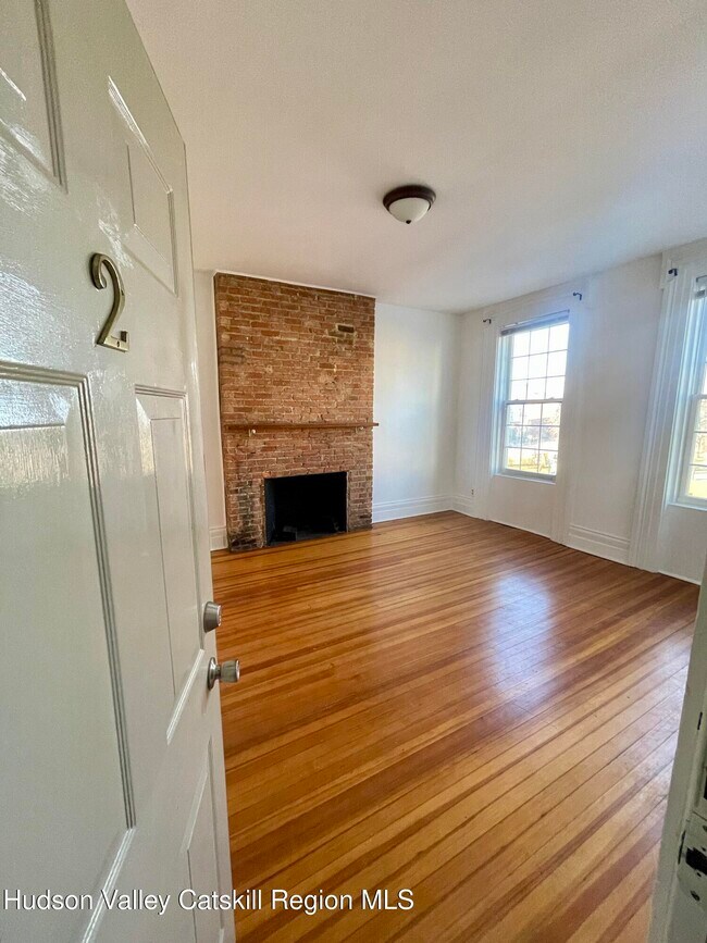 Photo - 707 Warren St