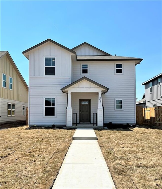 Building Photo - 805 East St Rental