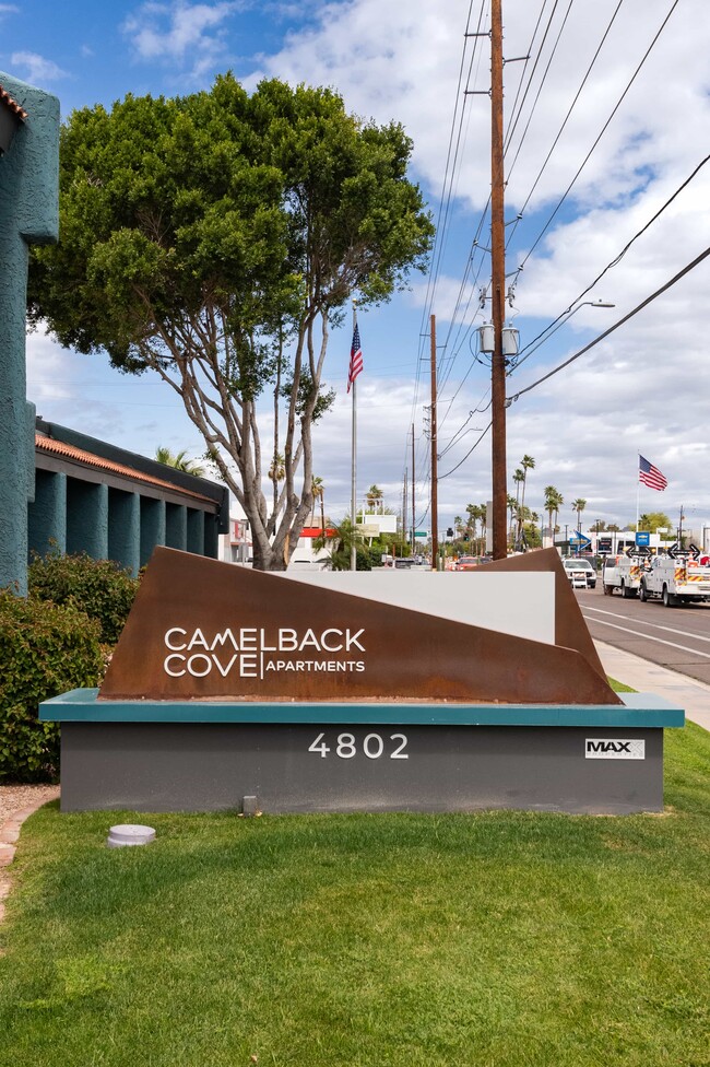 Photo - Camelback Cove Apartments