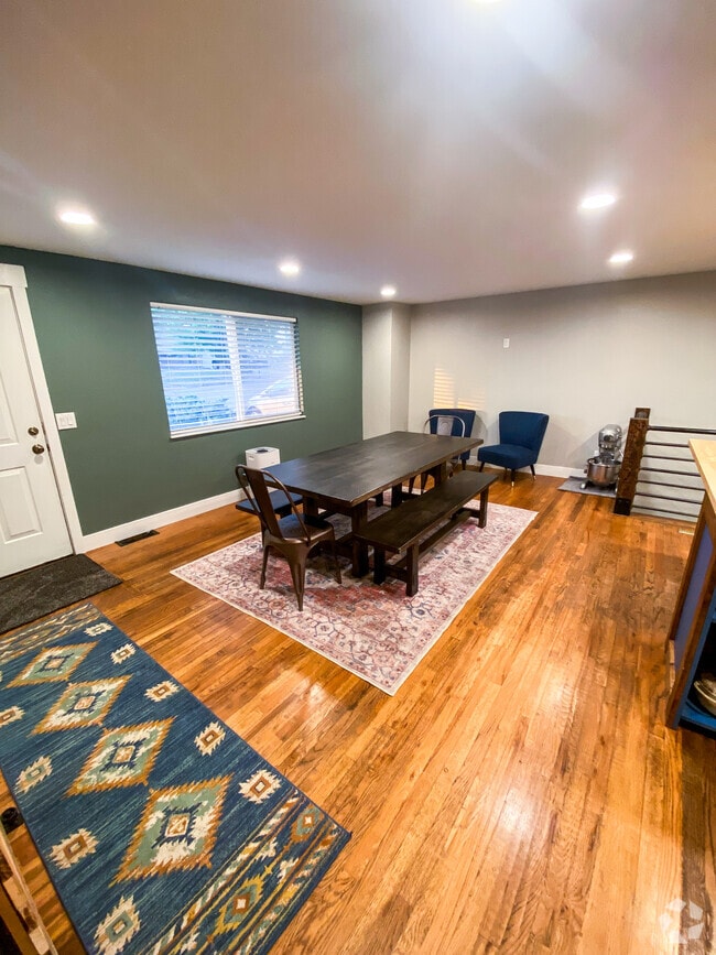 Building Photo - 214 Douglas Fir Ave Rental