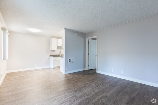 1BR, 1BA - 600SF