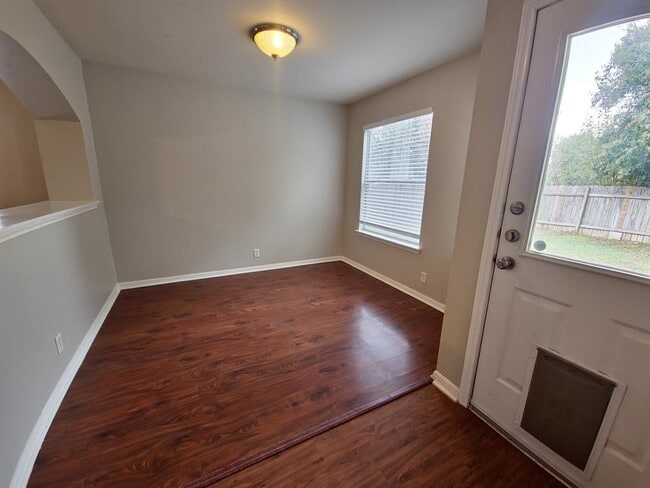 Photo - 107 Orange Tree Ln