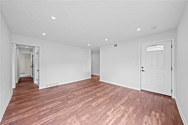 Building Photo - 1539 Longwood Rd Rental