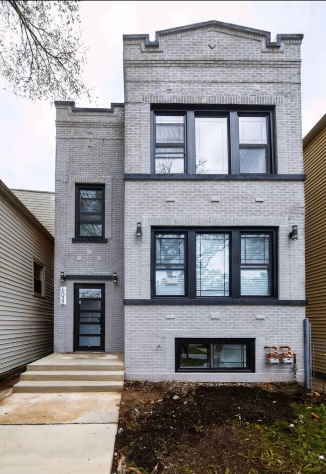Building Photo - 6032 S Paulina St Unit 2