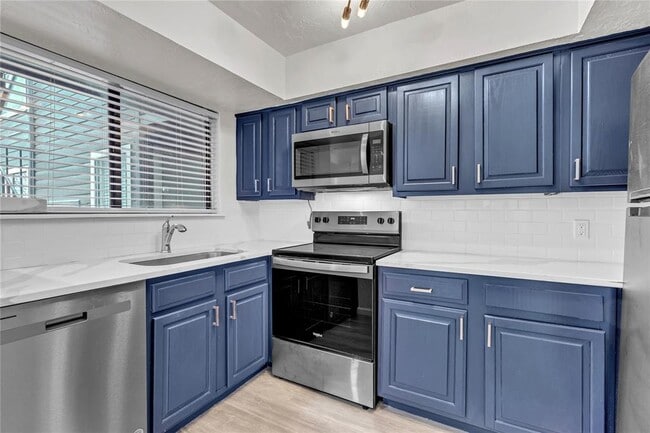 Photo - 11560 N May Ave Unidad G205