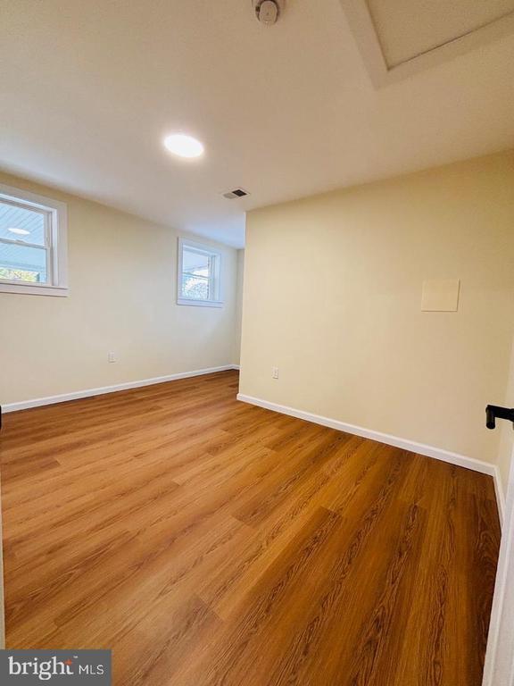 Photo - 9021 Taylor St