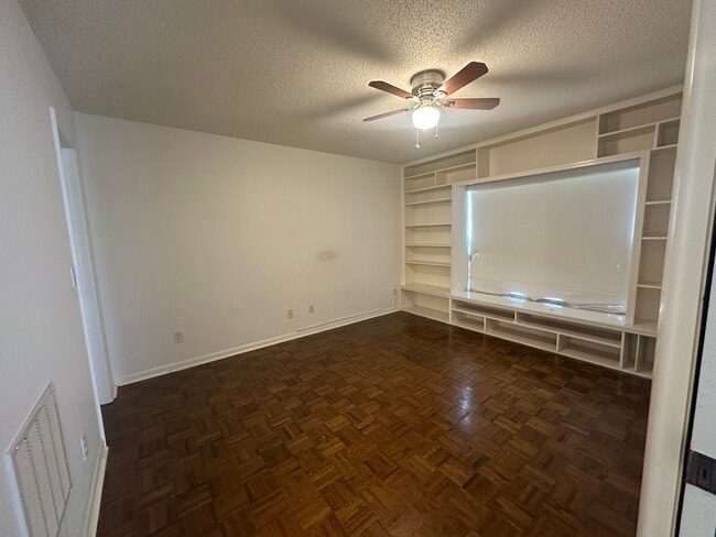 Building Photo - 6230 Goldenmoss Way Rental