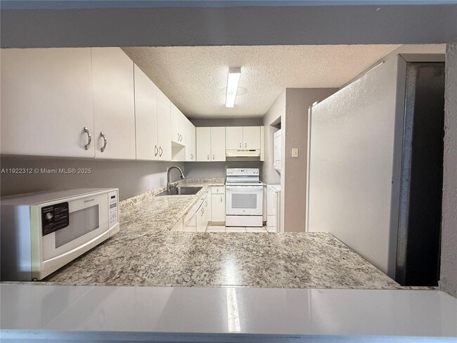 Photo - 10000 NW 80th Ct Unidad 2424