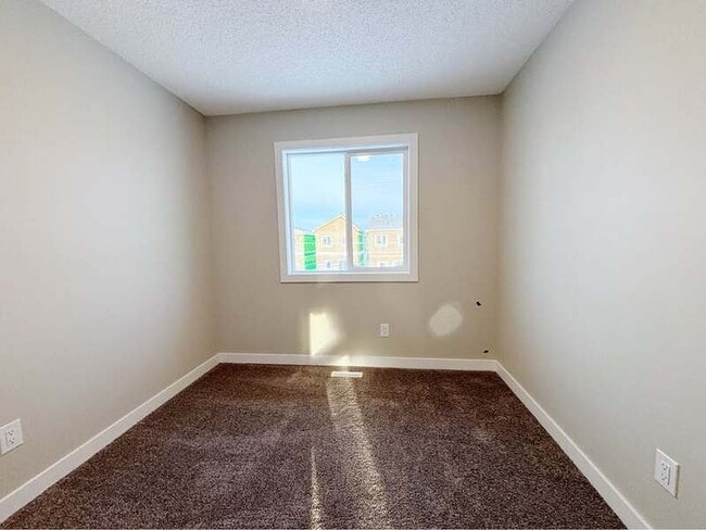 Photo - 20724-20742 42 Avenue NW