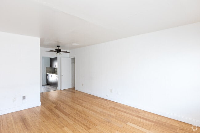 Efficiency - 480SF - Living Room - Playa Mia