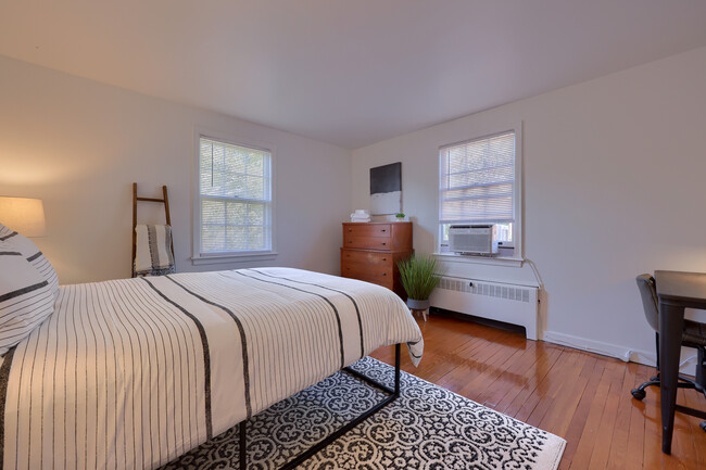 Photo - 1042 e orange st House Unit Large Bedroom