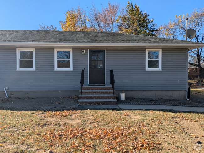 Building Photo - 1036 Apache St Unit B Rental