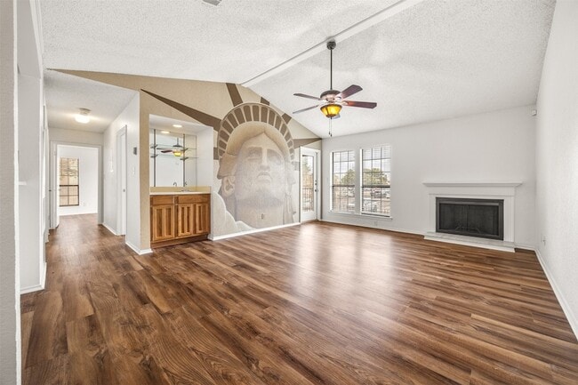 Photo - 1202 Thorpe Ln Unidad 612