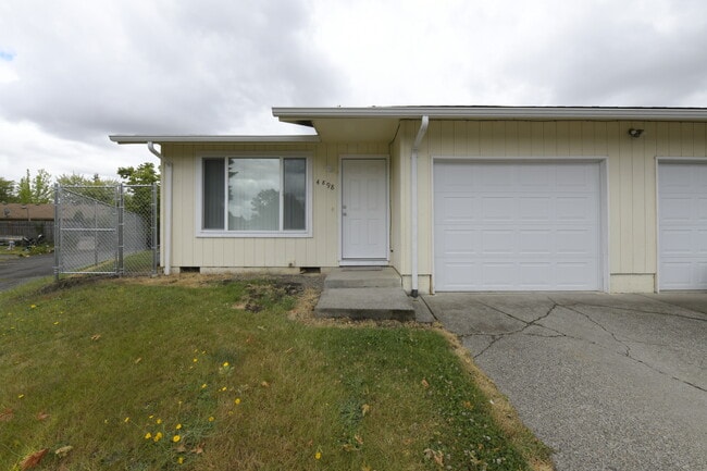 Building Photo - 4898 Chinook Ct SE Unit 4898 chinook ct se Rental