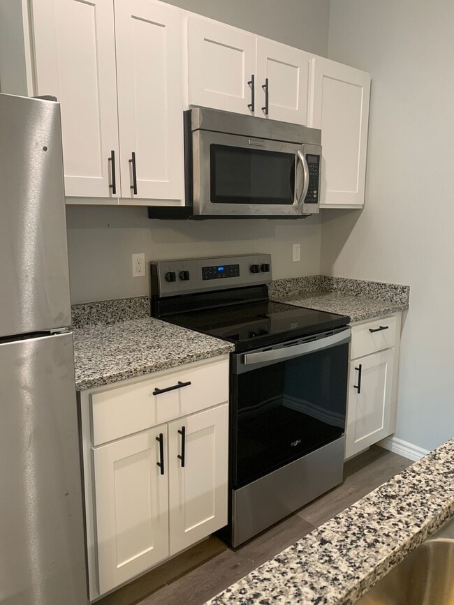 Photo - Brand New 1-Bedroom Apartment in the Heart of Lindale! Unidad Mulberry Apartments -1