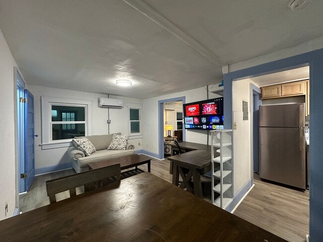 Photo - Upstairs apartment near United Regional Hospital Unidad Apt B