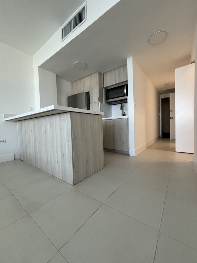 Photo - 905 Brickell Bay Dr