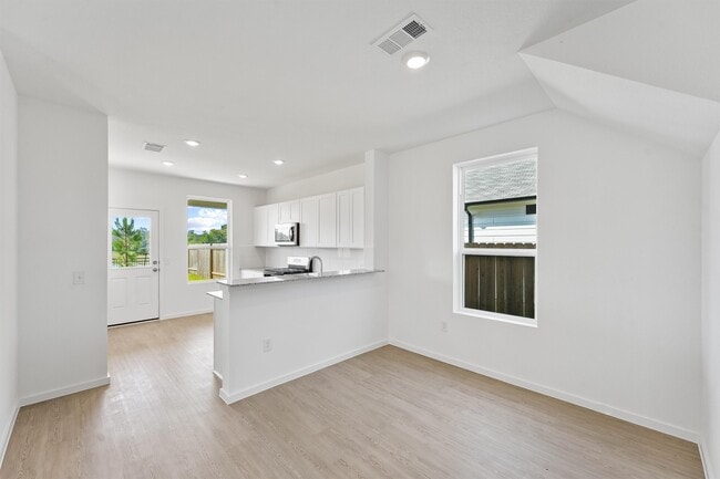 Photo - 26008 Hampshire Dr