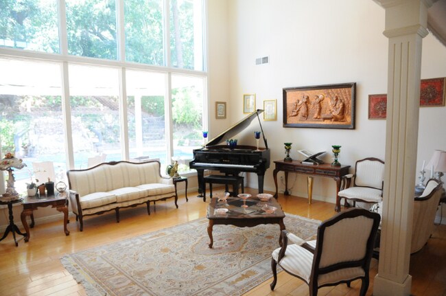 Photo - 1902 Stonesgate St