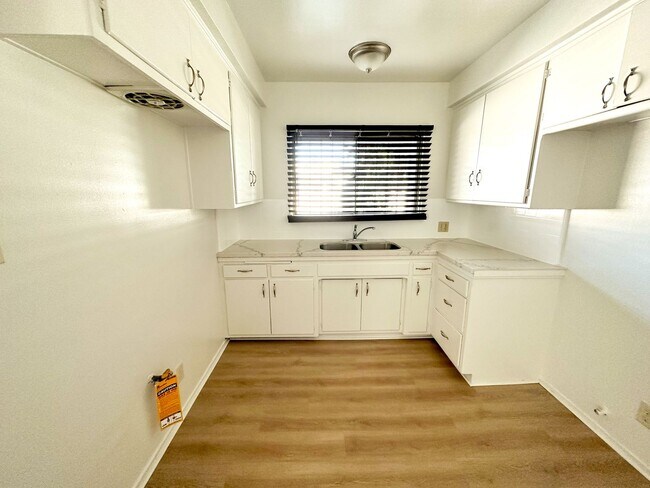 Photo - 1069 Browning Blvd