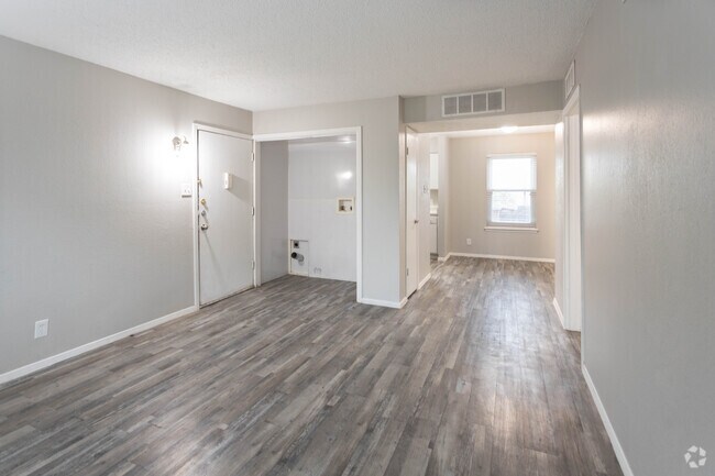 2BR, 1.5BA - 825 SF