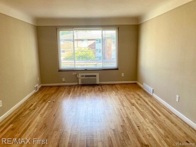 Photo - 1725 Gardenia Ave