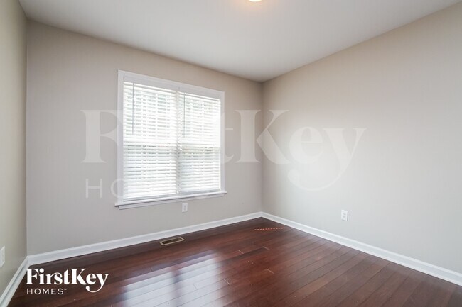 Photo - 136 Wood Bend Ct