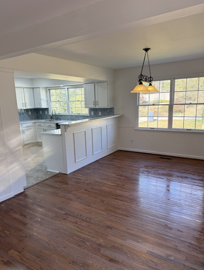 Photo - 1211 Forest Ln