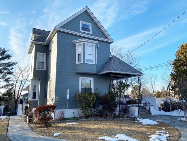 Building Photo - 11 Stone Ave Rental