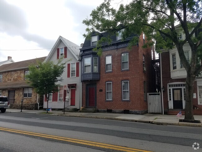 Building Photo - 148 Chambersburg St Unit Apartment 1