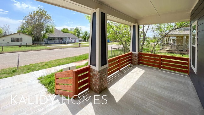 Photo - 716 E Springer Ave