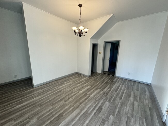 Photo - 821 S Market St