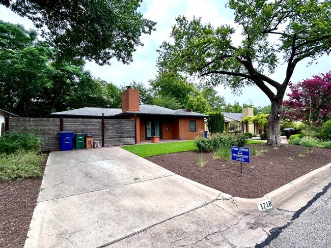 Photo - 1718 Giles St