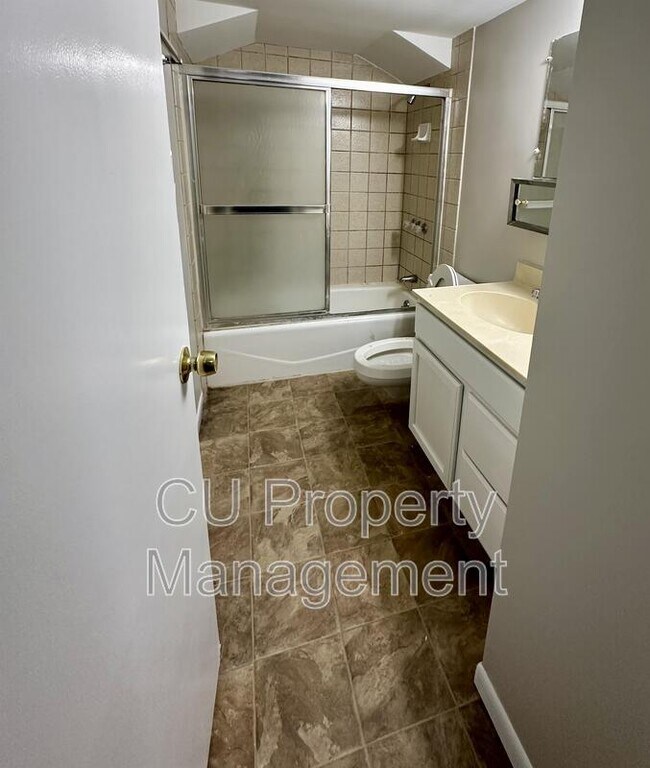 Photo - 611 W Church St