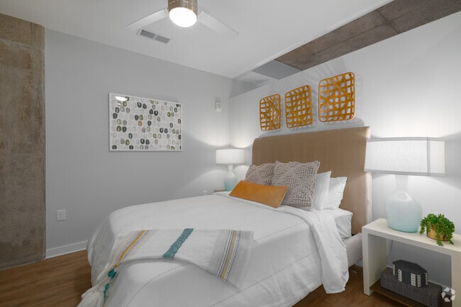 1BR, 1BA - 624SF Bedroom
