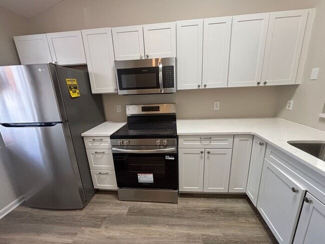 Photo - RENT SPECIAL! UPDATED MODERN UNIT! 3BR Clo...