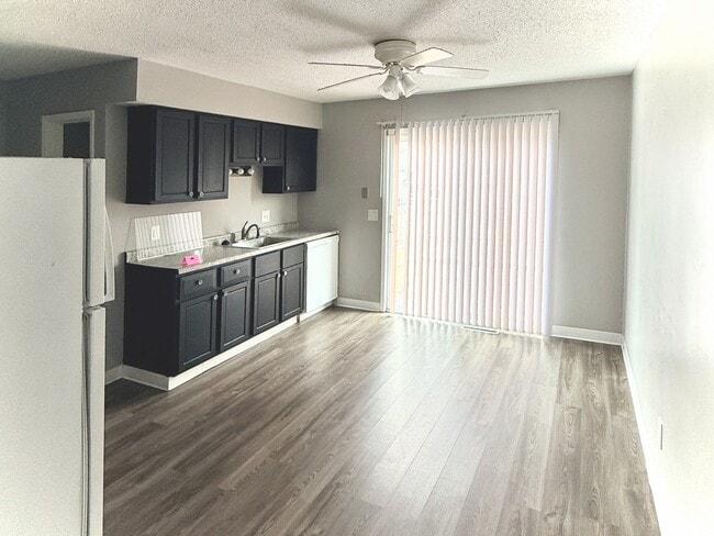 Photo - 5438 N Division St