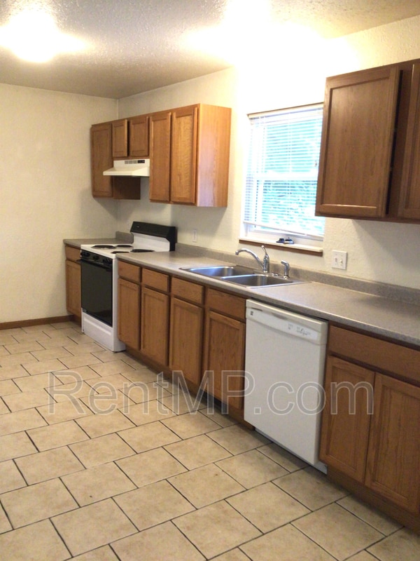 Photo - 811 S Main St