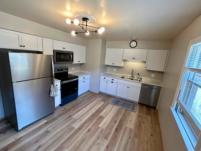 Photo - 1121 Summit Ave