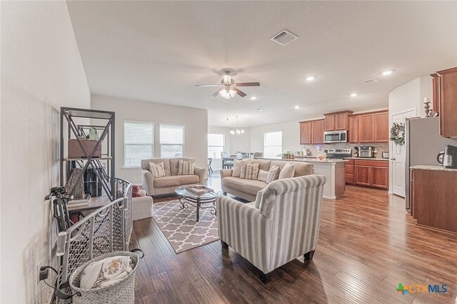 Photo - 207 Christopher Dr