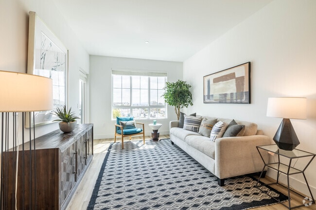 1BR, 1BA - 692SF - Living Room