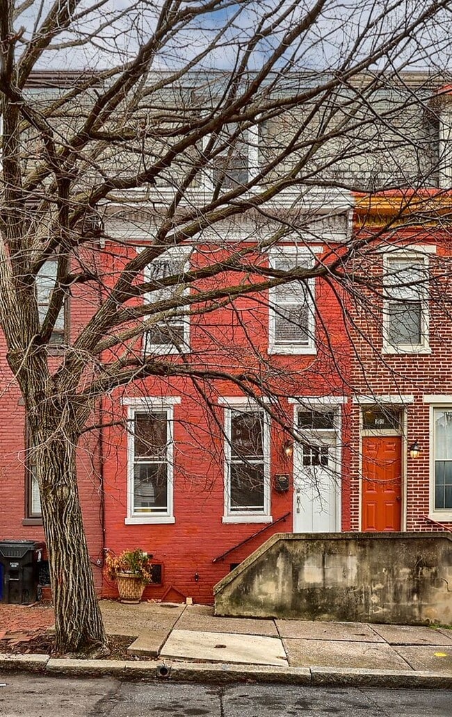 Building Photo - Large 3 Bedroom in Midtown