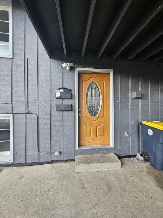 Building Photo - 4613 E 7th Ave Unit B