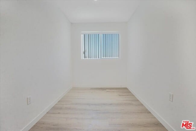 Photo - 10918 Camarillo St Unidad 103 Rental