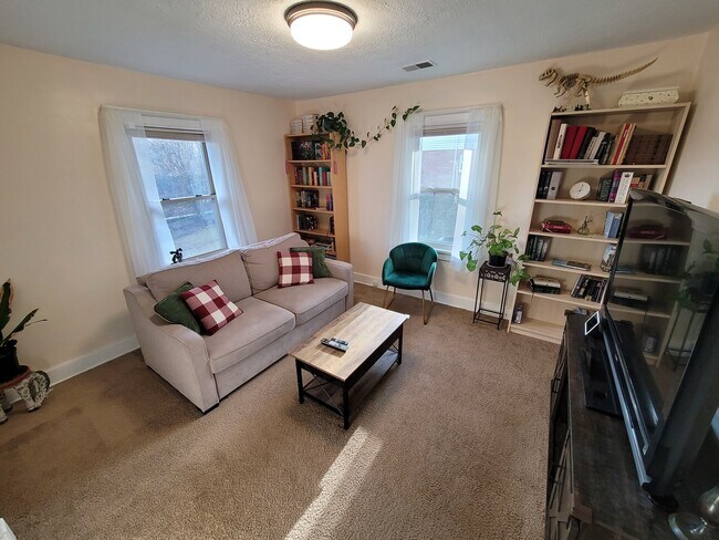 95 Grant Ave Unit 2
